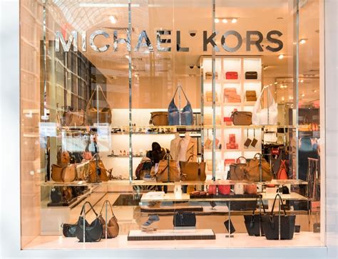 michael kors closes stores